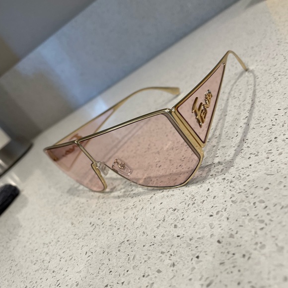Fendi Accessories - Brand new, never used, Fendi  disco aviator, Gold and pink metal frame